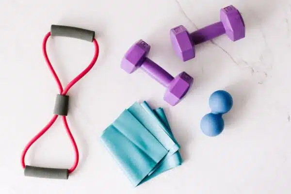 Les indispensables accessoires de fitness pour s’entraîner chez soi