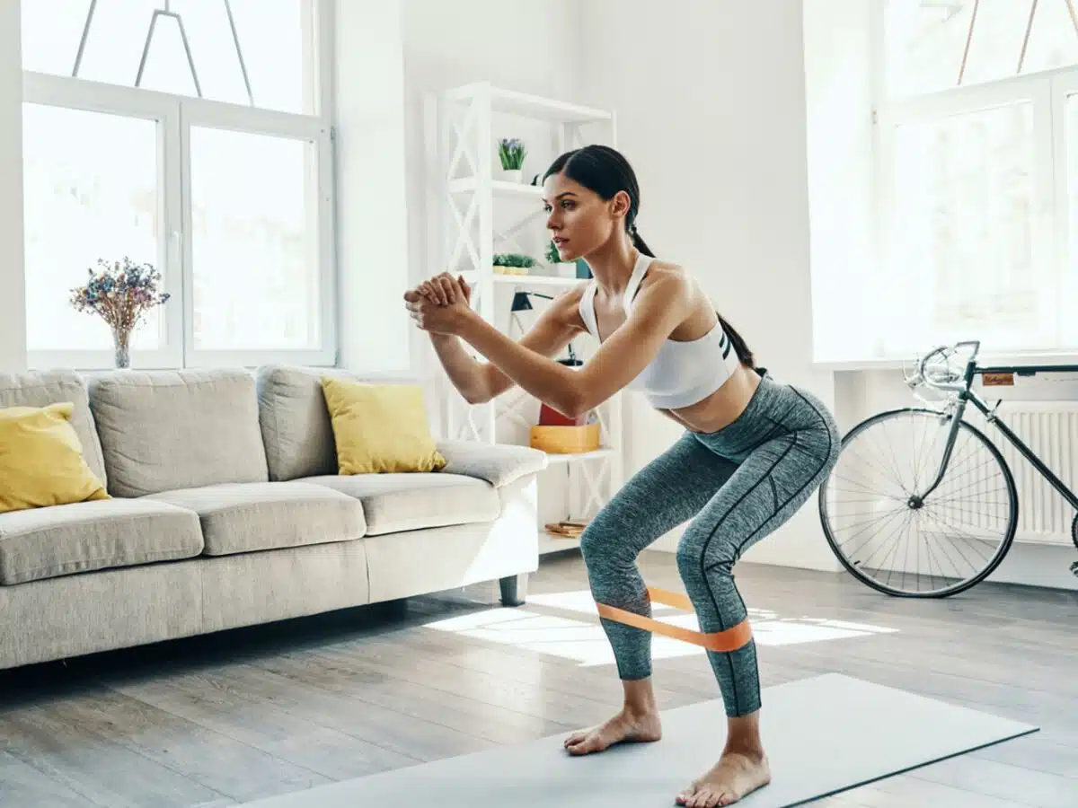 Comment s'entraîner efficacement à la maison : conseils fitness pour les débutants
