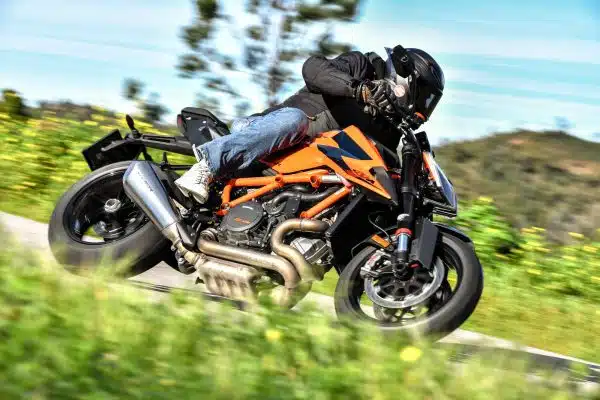 Essai de la KTM 1290 Super Duke : une moto de folie !