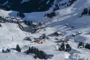 Plongez en direct dans la vie quotidienne d’Avoriaz : une perle des Alpes à travers les webcams en direct