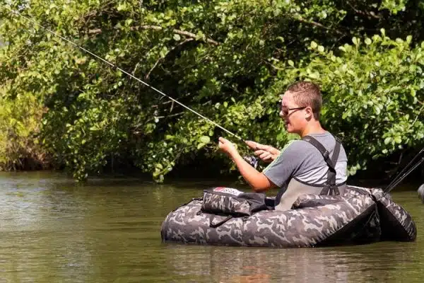 Pêcher en float tube : les meilleures techniques