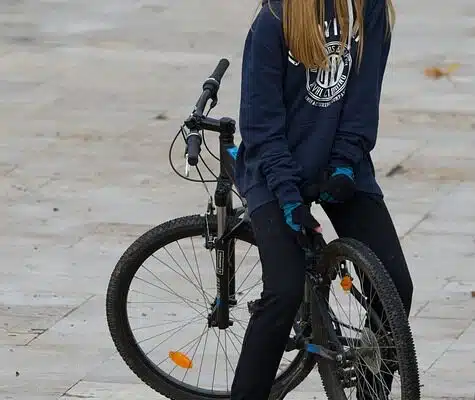 Pourquoi le choix de votre casque de vélo femme est crucial ?